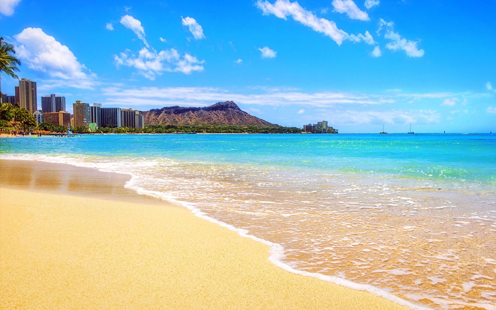 Beach in front of Hilton Hawaiian Village with Diamond Head Crater in background