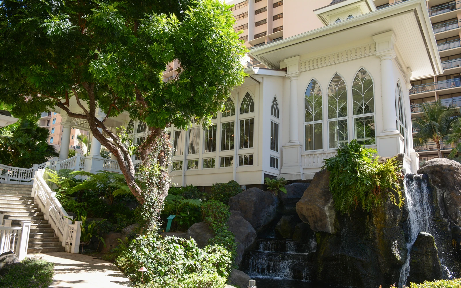 AKALĀ Chapel and Gazebo - Hilton Hawaiian Village, image size:1600x1000