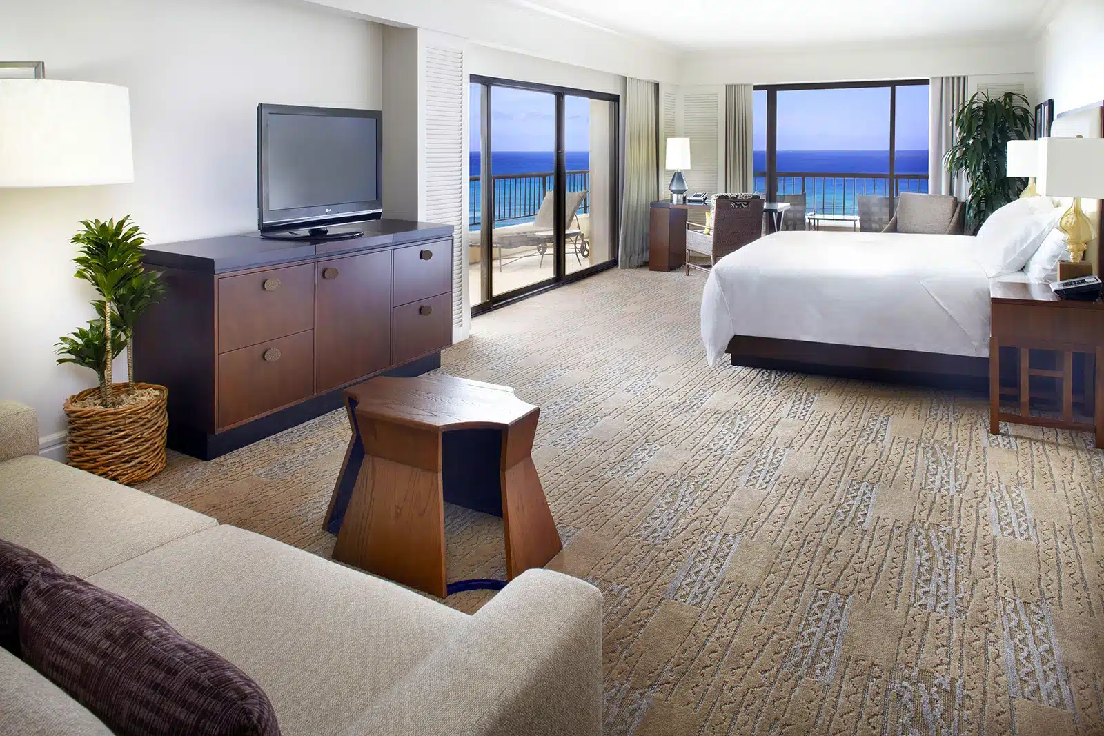The Ali'i Ocean Front Corner King room