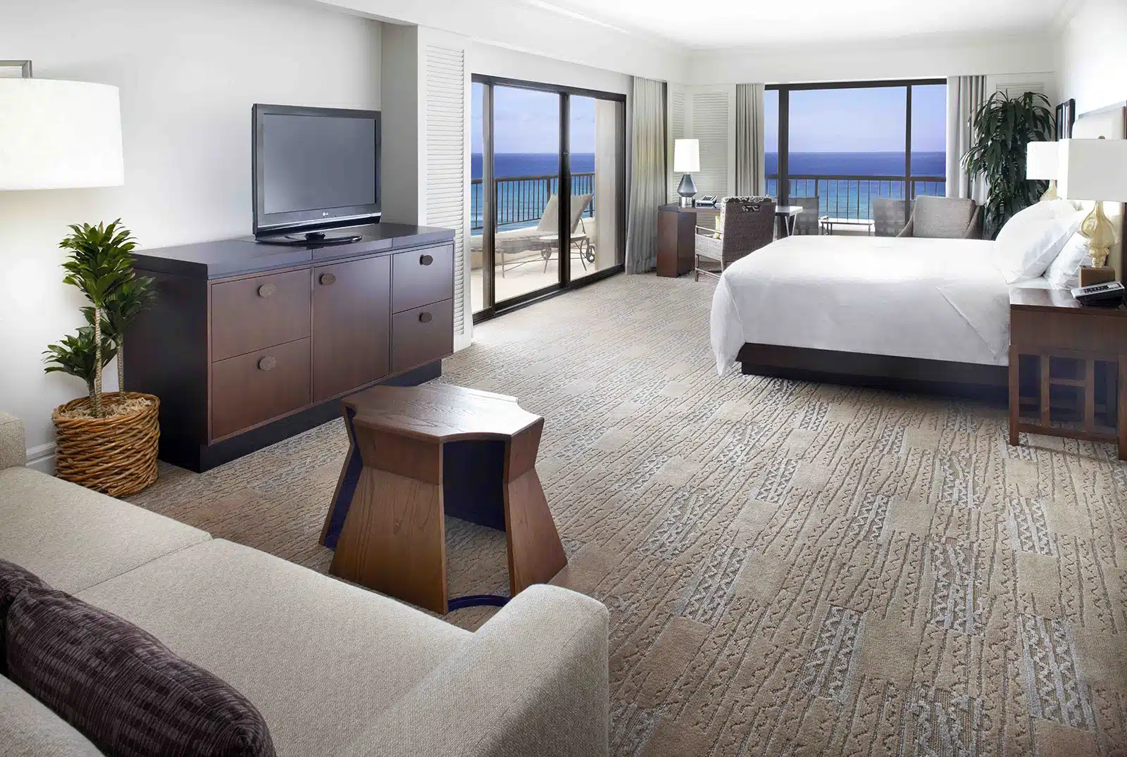Ali’i Corner Ocean Front with 1 King Bed