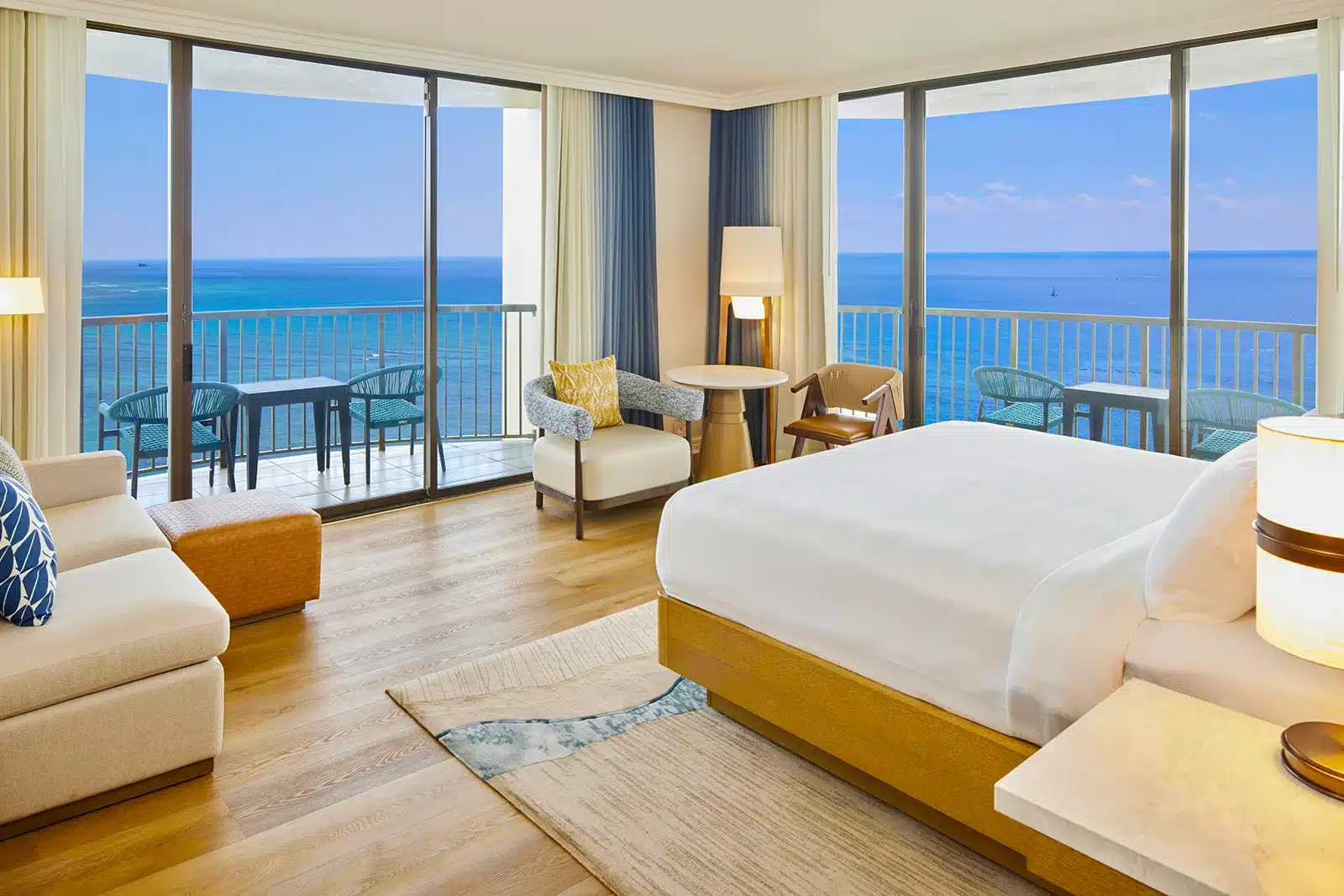 Rainbow Kai Corner Ocean Front Diamond Head View with 1 King Bed