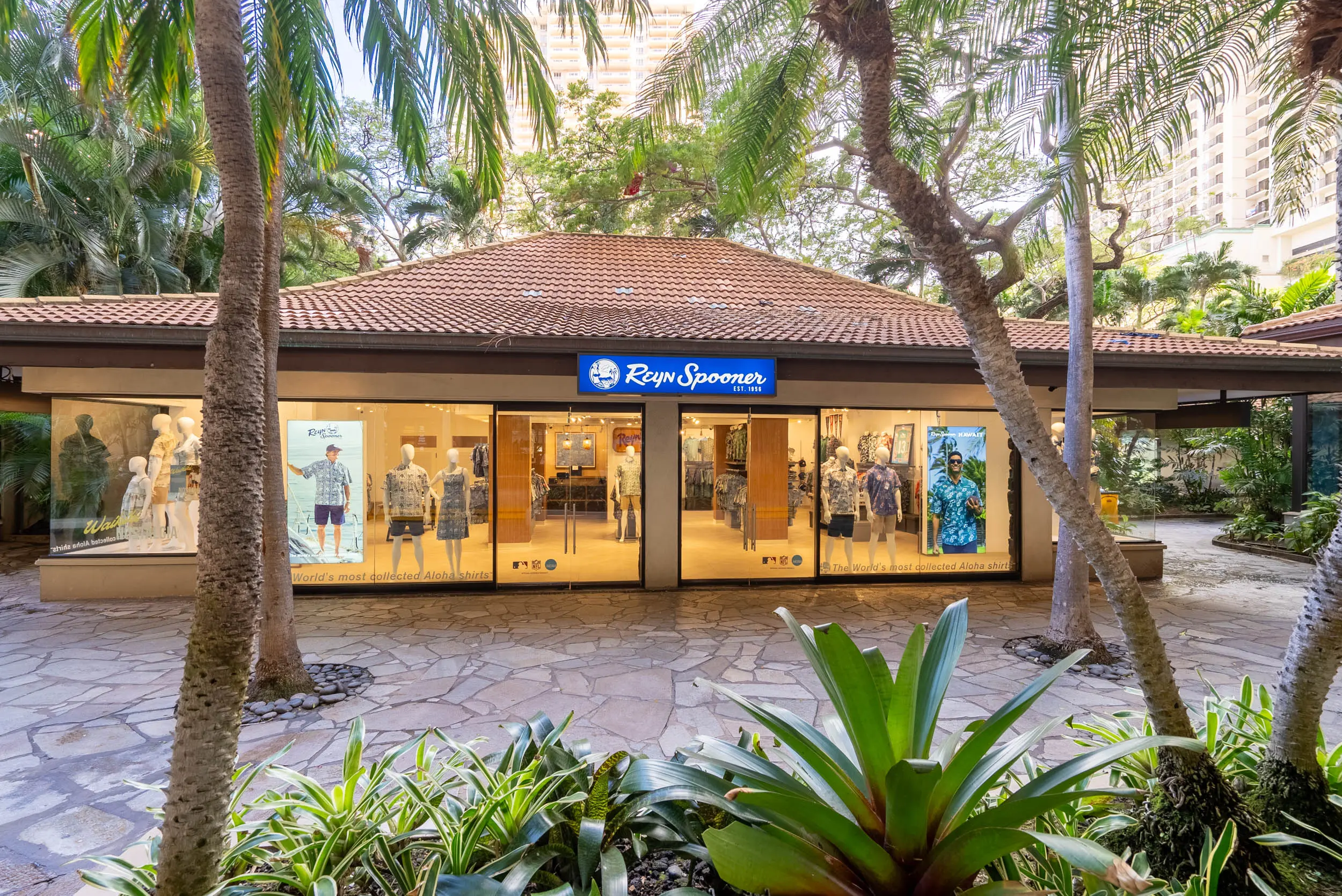 photo of the Reyn Spooner store at the Hilton Hawaiian Village