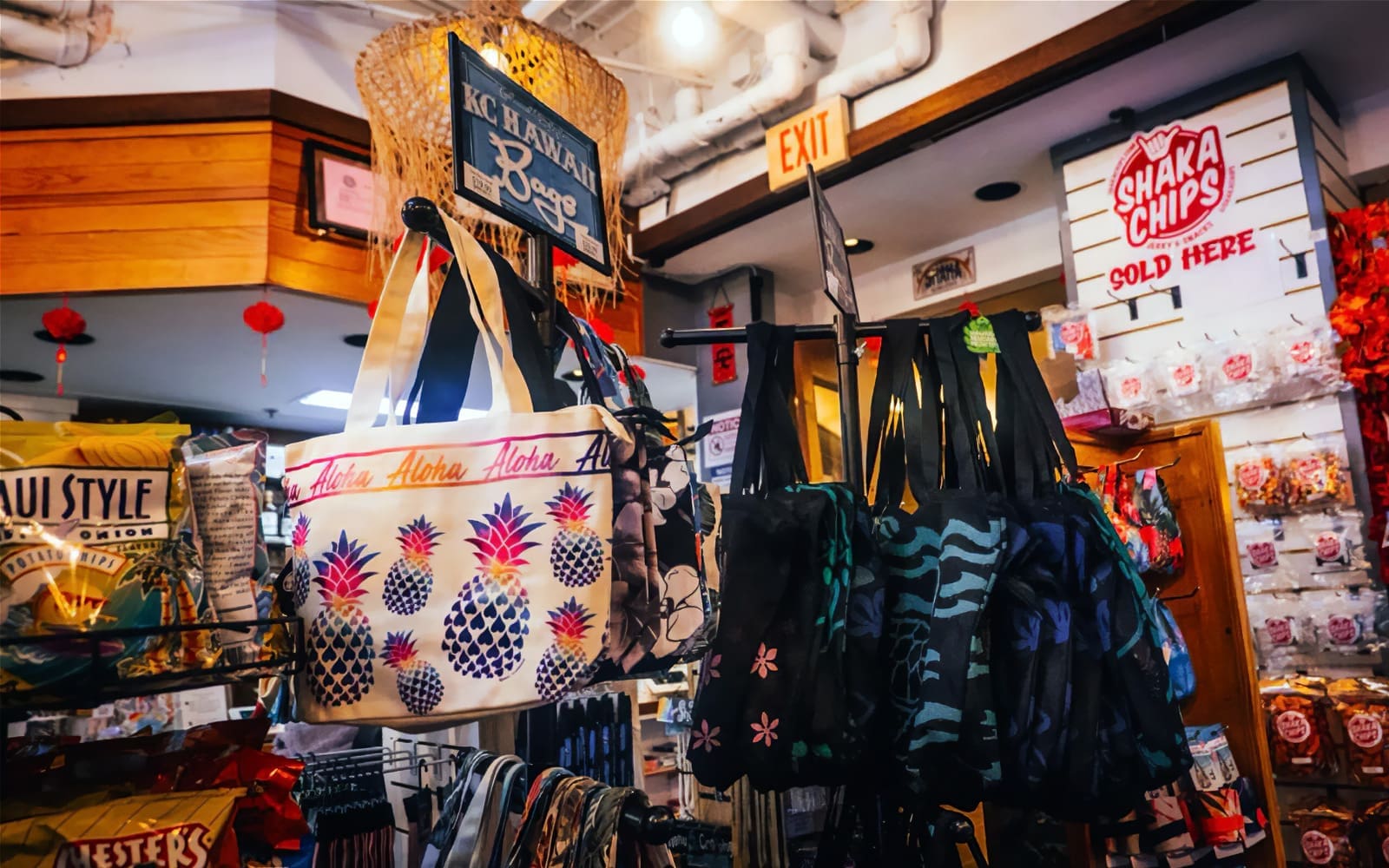 Photo of the Diamond Head General Store in the Hilton Hawaiian Village