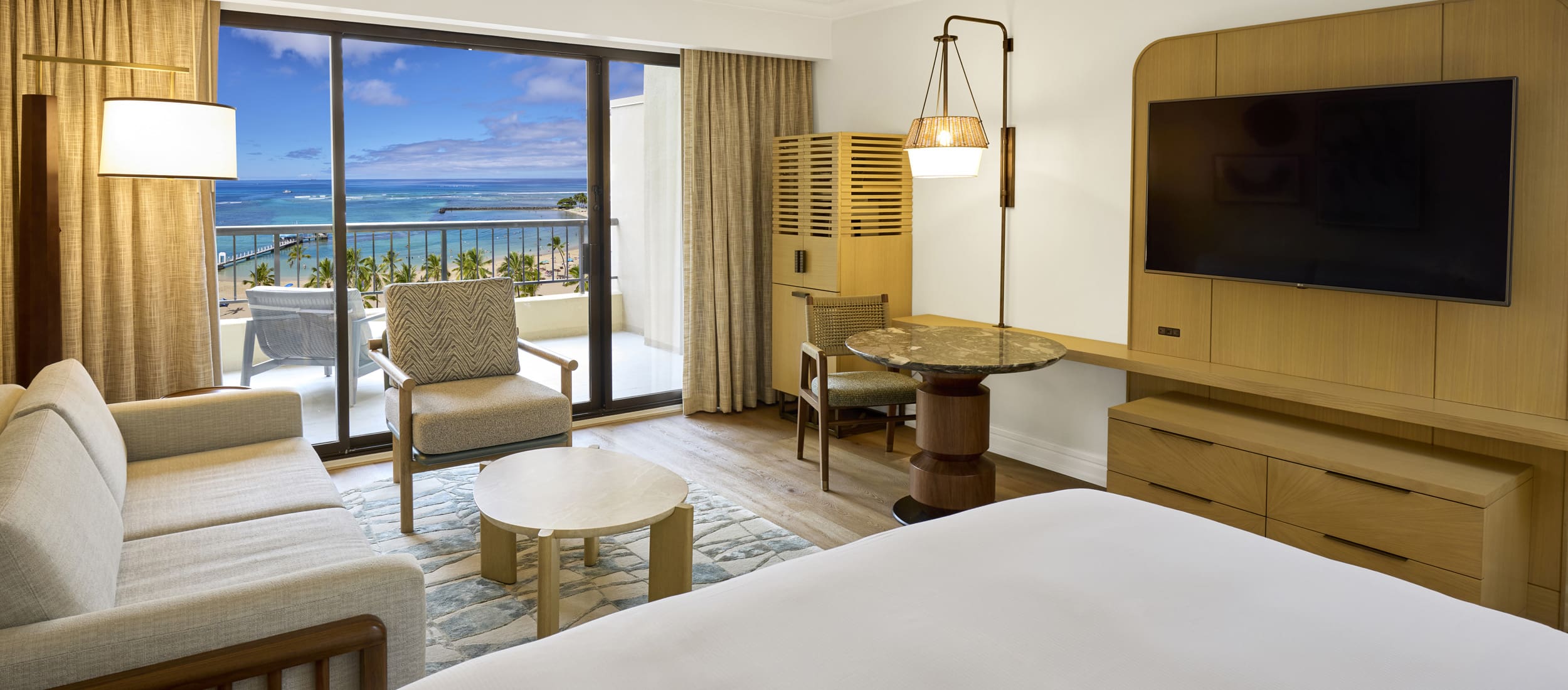 A photo of the Ali'i Ocean Front with 1 King Bed
